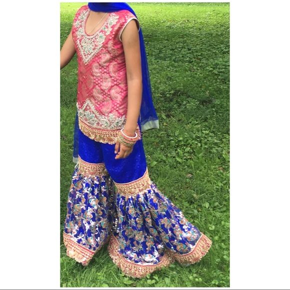 Beautiful Bollywood partywear for girls age 6 - Picture 4 of 5